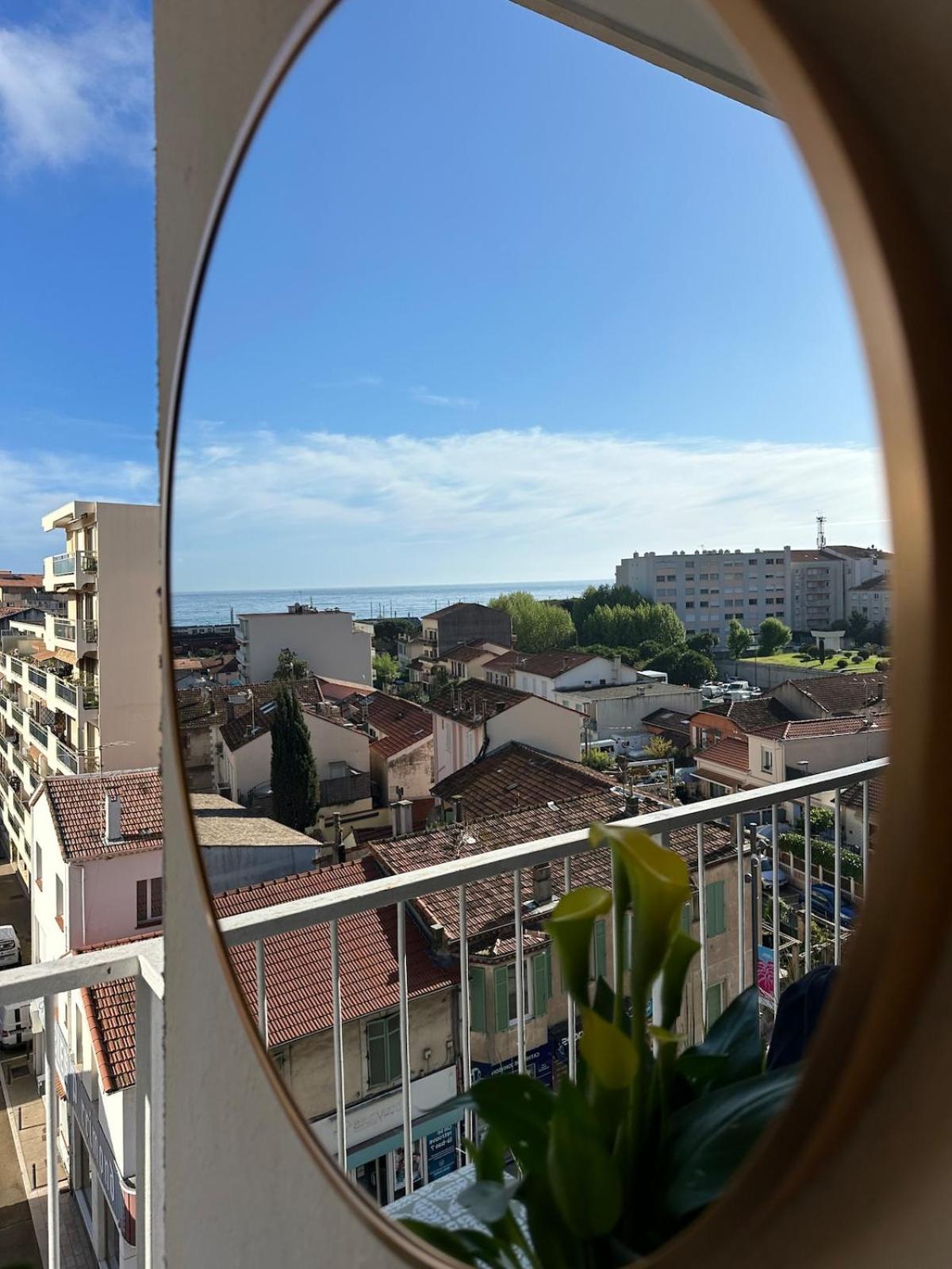 Shiny Sea View Flat Vue Merterrace In Apartment